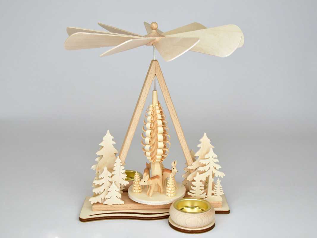 Dreieckspyramide, Rehgruppe, Spanbäume und 2 Teelichthalter